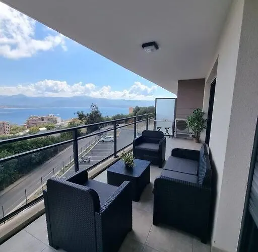 Terrasse Spacieuse, Vue & Clim Daire