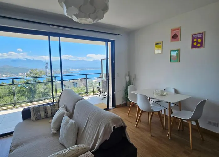 Terrasse Spacieuse, Vue & Clim Apartment